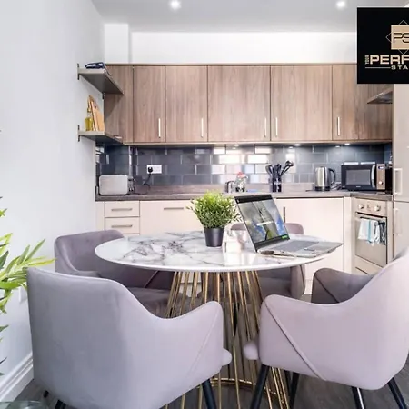 Platinum By Your Prefect Short Lets With Free Parking & Netflix - 5 Apartment