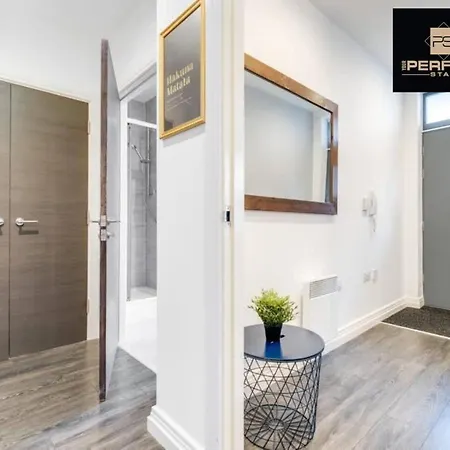 Platinum By Your Prefect Short Lets With Free Parking & Netflix - 5 *