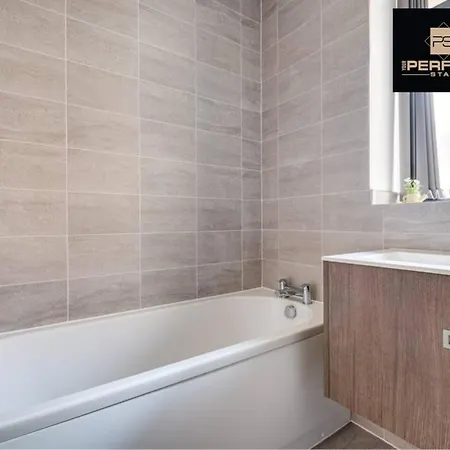 Platinum By Your Prefect Short Lets With Free Parking & Netflix - 5 *